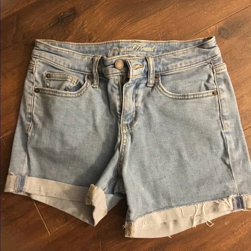 Shorts universal Threads - Picture 2 of 5